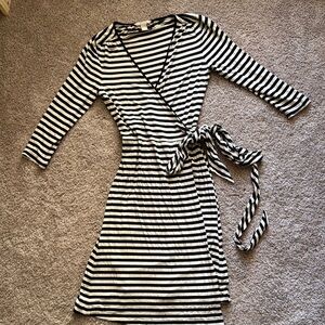 Banana Republic Black and White Long Sleeve Dress